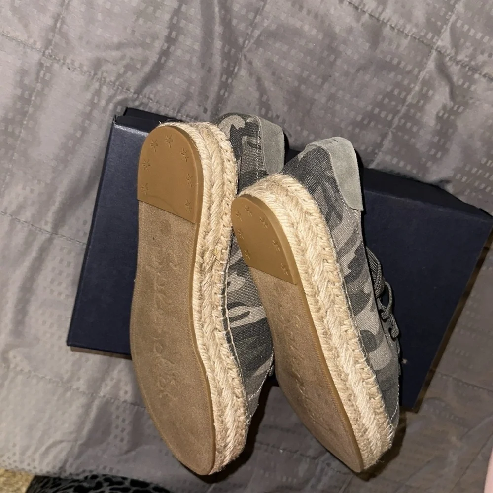 Splendid camo espadrille size 8